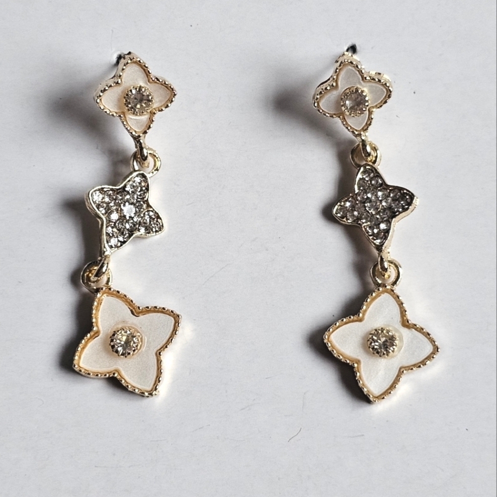 Boho leaf gold tone rhinestone fashion long earrings NWOT
